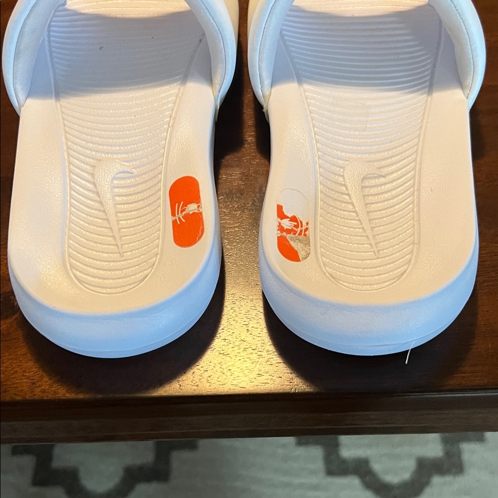 Nike Unisex White Slide Sandals with Black Logo - Picture 4 of 5